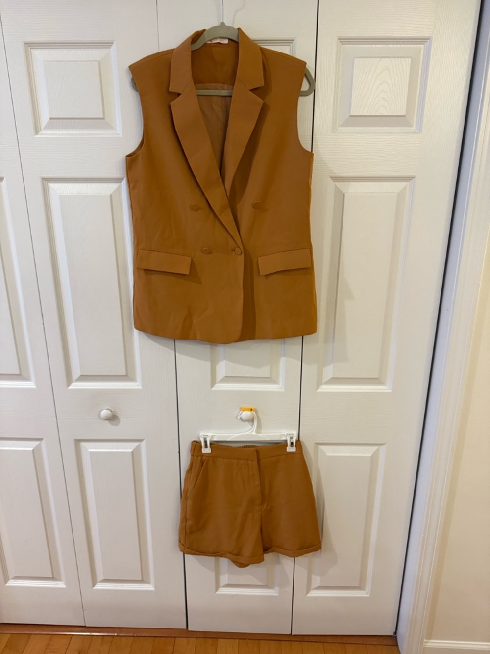 Amazon Sleeveless Blazer and Shorts Set in Camel Brown